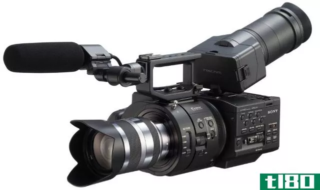 索尼4k就绪的nex-fs700摄像机通过e-mount镜头拍摄960fps的超慢镜头