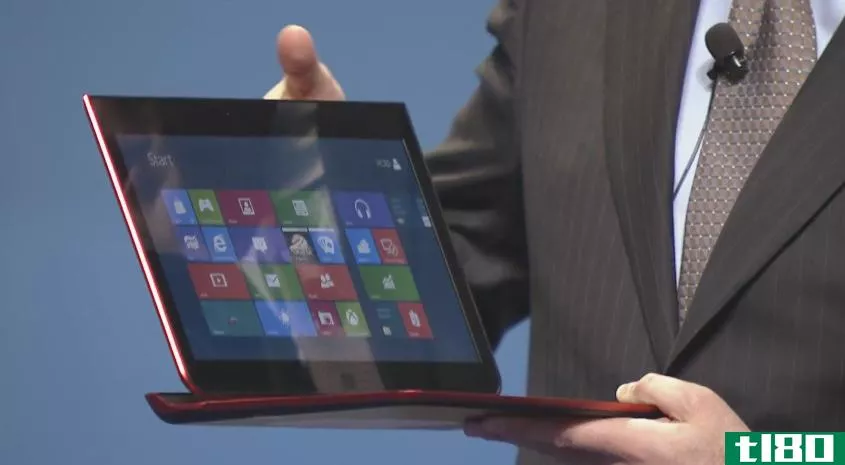英特尔在idf 2012上展示了运行windows 8的混合平板电脑/ultrabook原型
