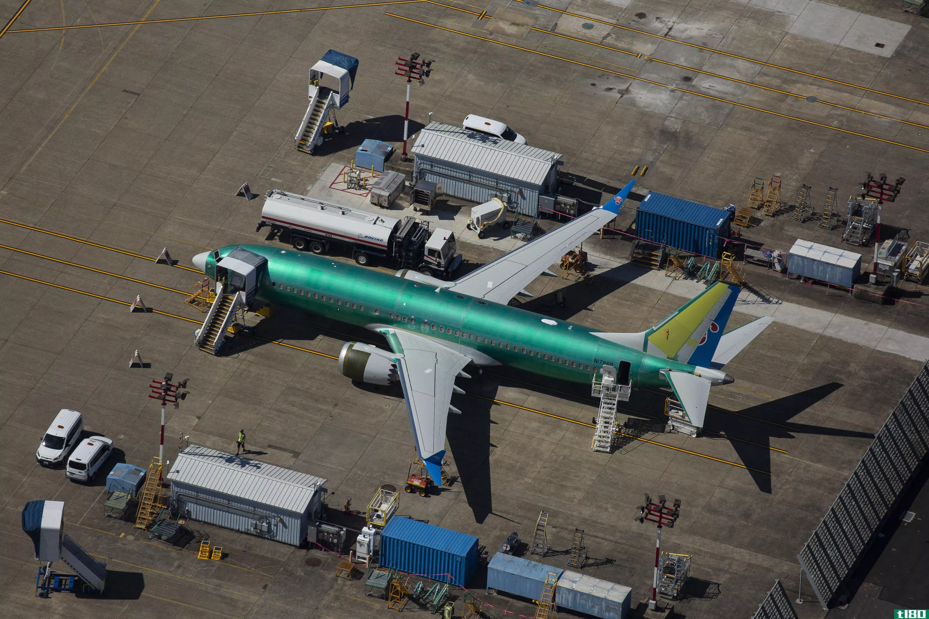 波音公司现在表示，737 max至少要到2020年中期才能再次试飞