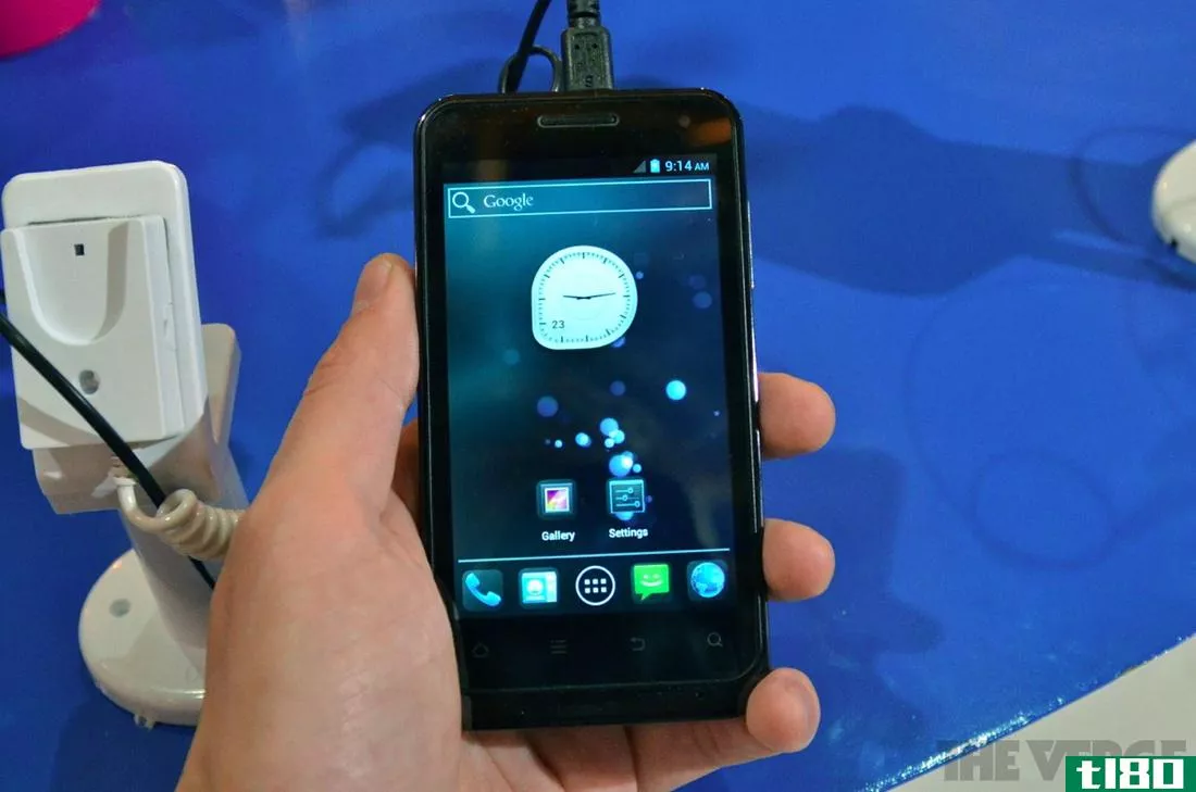 中兴nova v8000今夏携android 4.0亮相板球（实拍）