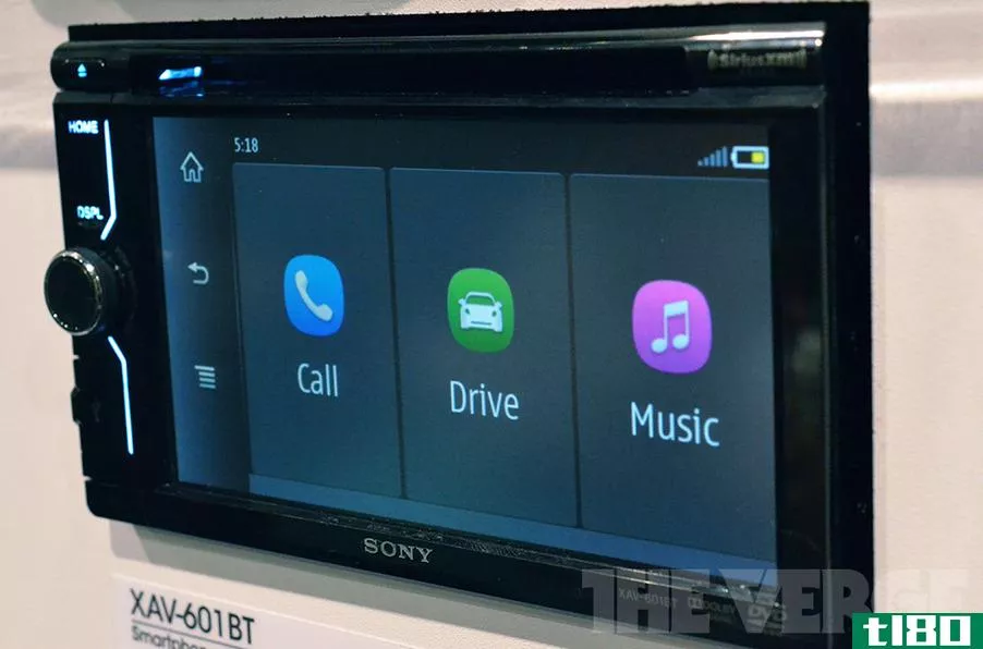 索尼新推出的mirrorlink汽车头部单元将智能手机放在仪表板上（动手操作）