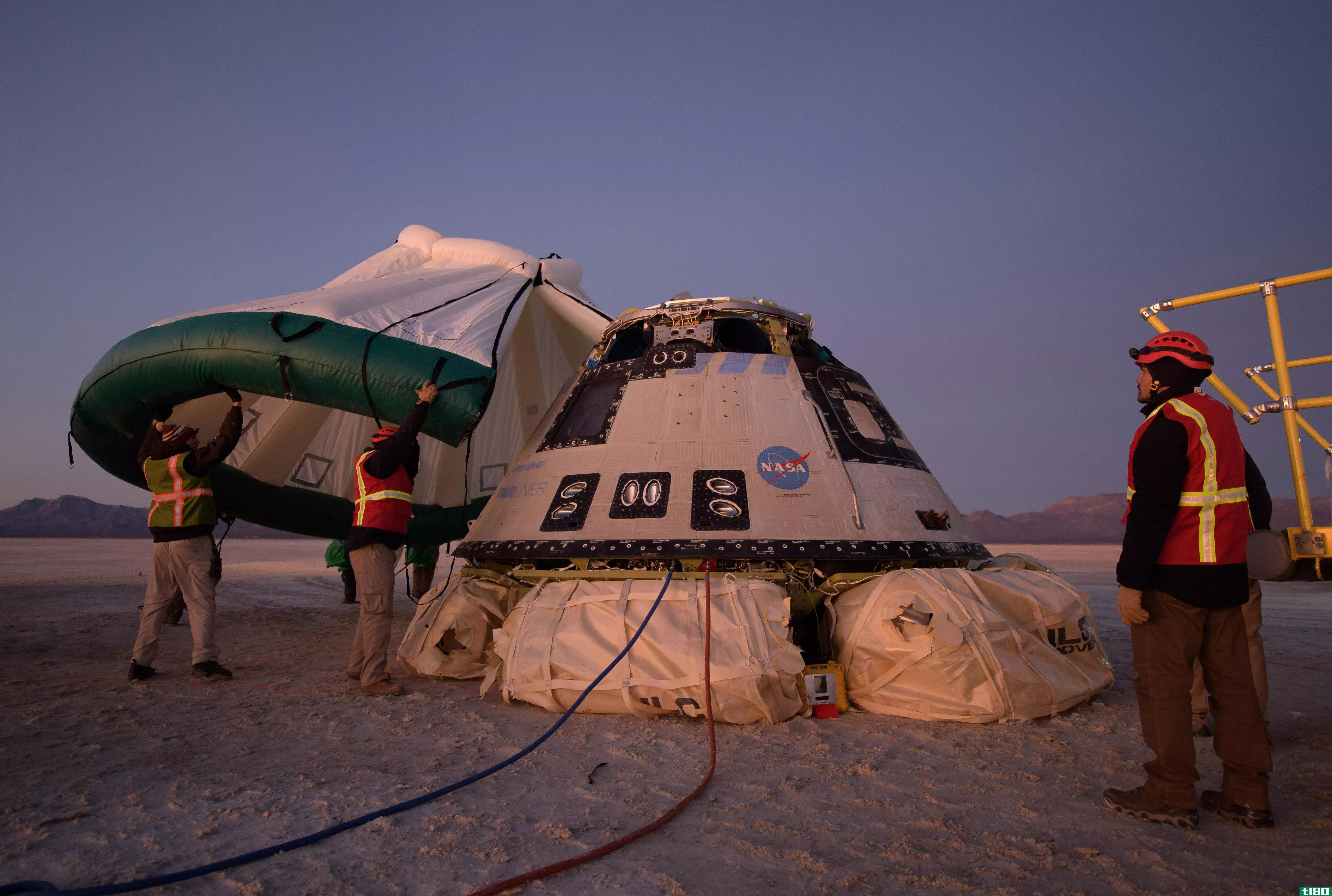 波音公司和美国宇航局正在组成一个调查小组，以找出太空船事故的原因