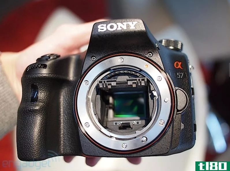 索尼新款a57半透明镜相机与新款SAL500G 500mm镜头合影
