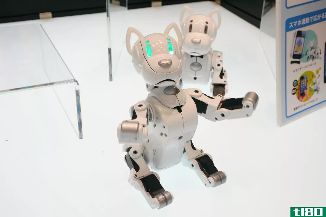 omnibot i-sodog：智能手机一代的现实机器狗