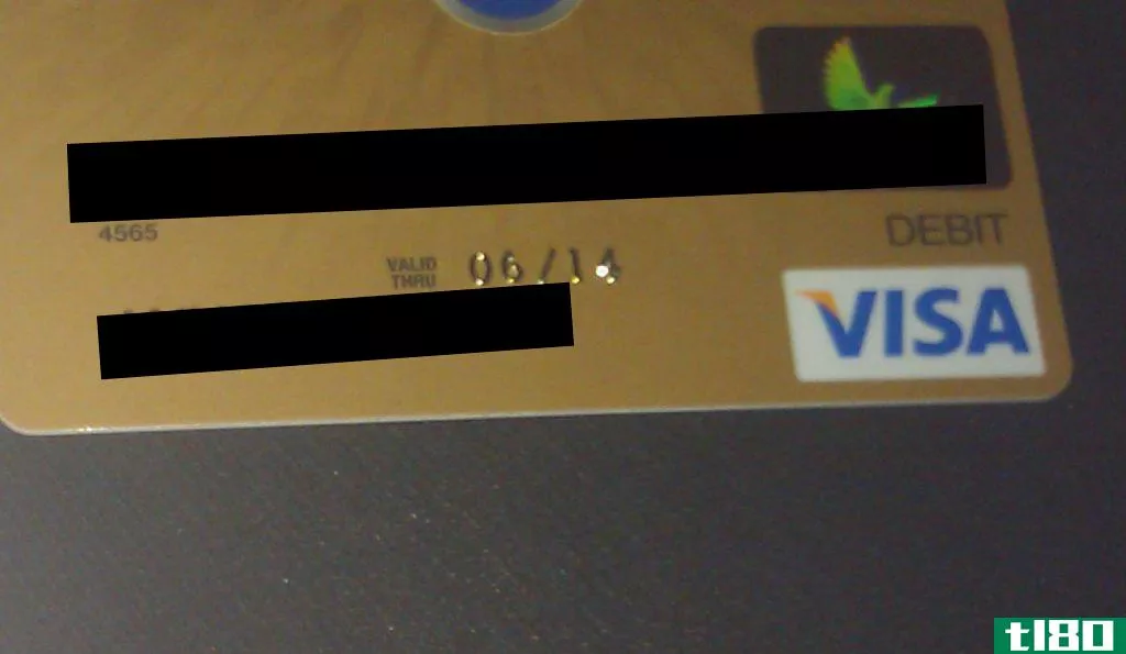 twitter账户重新发布人们借记卡的公开照片