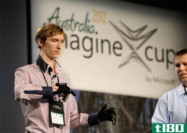 微软2012年“想象杯”冠军获得2.5万美元的感官手套