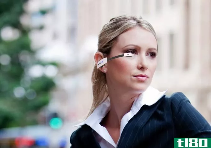 谷歌眼镜从vuzix m100智能眼镜中获得了一些竞争优势