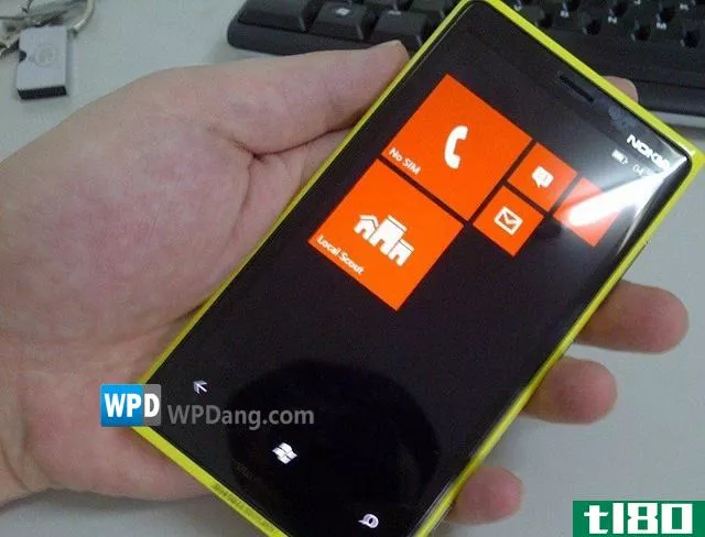 据称黄色的诺基亚lumia原型机显示运行新的windows phone开始屏幕