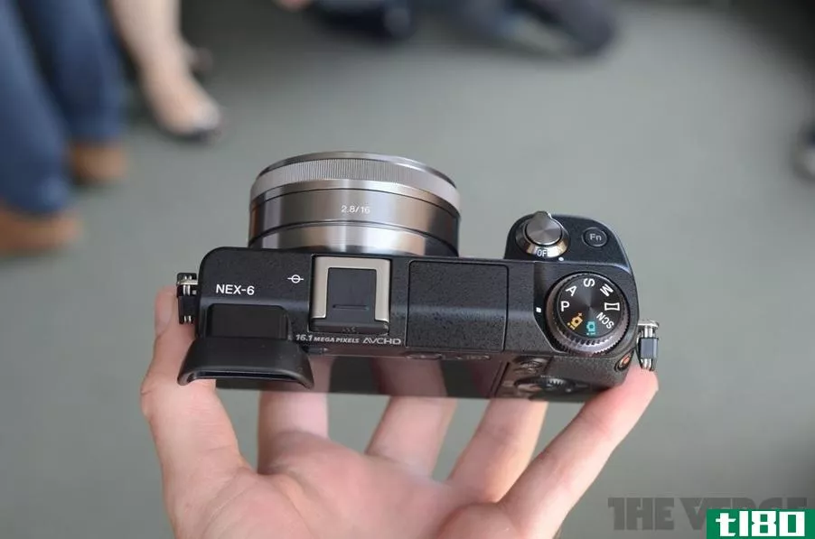 索尼nex-6官方：850美元无镜摄像头，配备wi-fi和三个新镜头