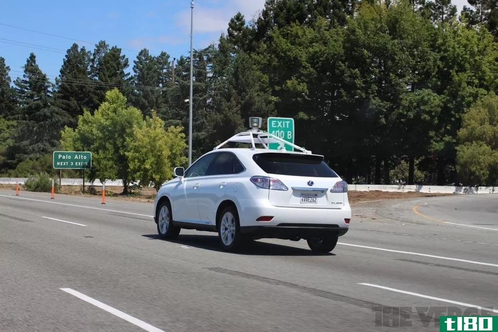 新法律允许自动驾驶汽车在加州道路上行驶