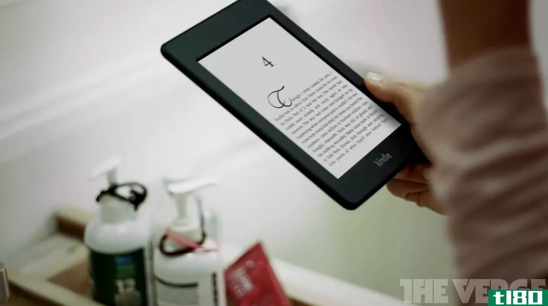 亚马逊在电视广告中展示了新的kindlefire和背光“paperwhite”kindle阅读器