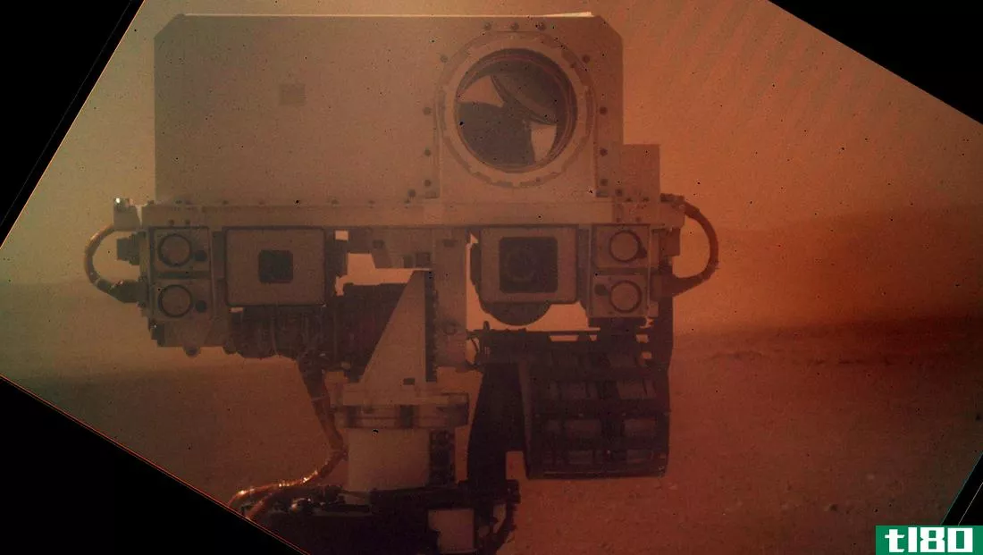 好奇号从火星表面拍下了一张自画像