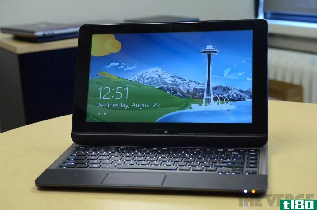 东芝的u925t是一款运行Windows8的滑动敞篷笔记本电脑