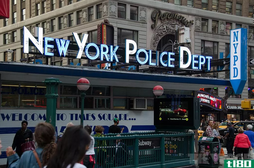 纽约警察局的目标是防止iphone被盗，在苹果专卖店接受注册
