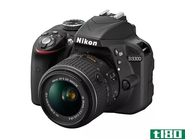 尼康的d3300缩小了入门级单反相机与一个小的新套件镜头