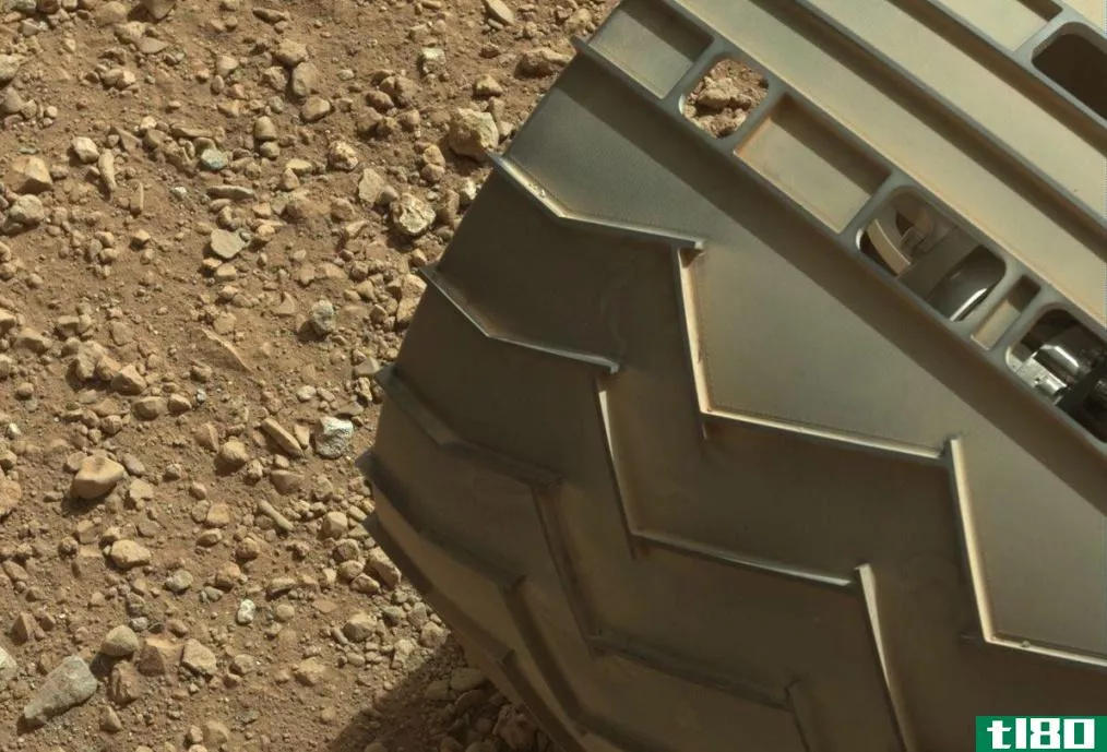 好奇号火星车在火星表面的华丽照片
