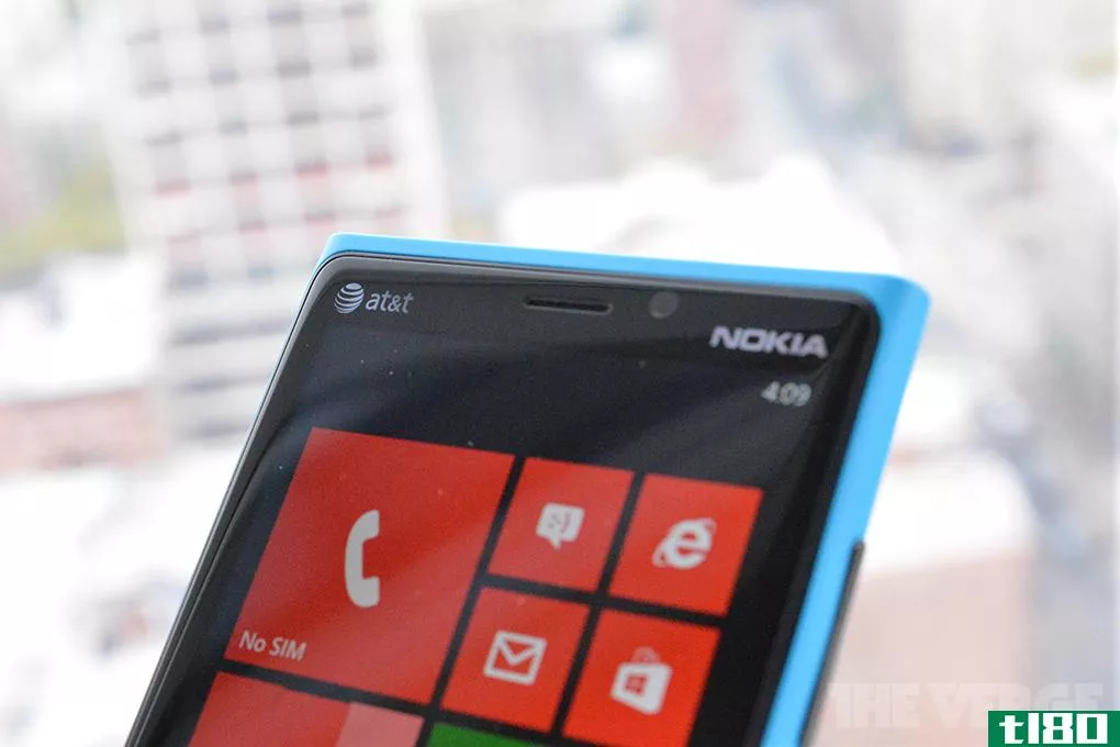 据报道，诺基亚lumia 920为at&t独家提供了6个月的服务