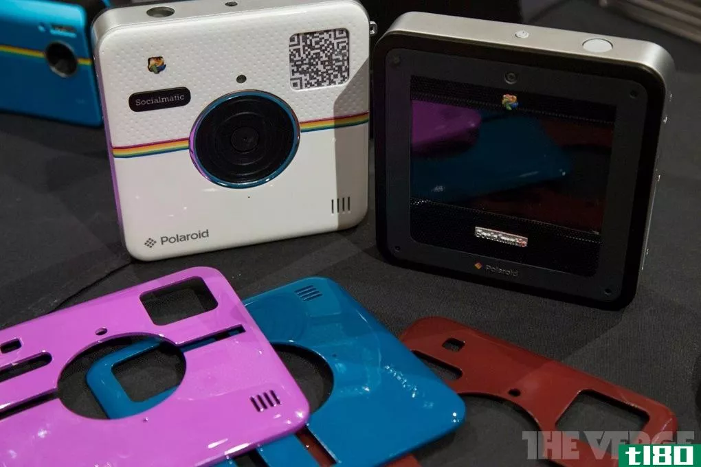 宝丽来的socialmatic混合数码/即时胶卷相机将于今年秋季上市，售价299美元