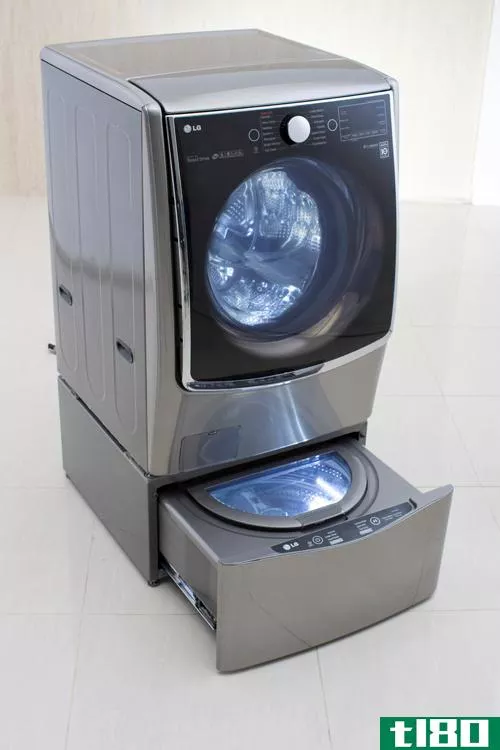 这台小小的洗衣机能让你一次洗两件衣服