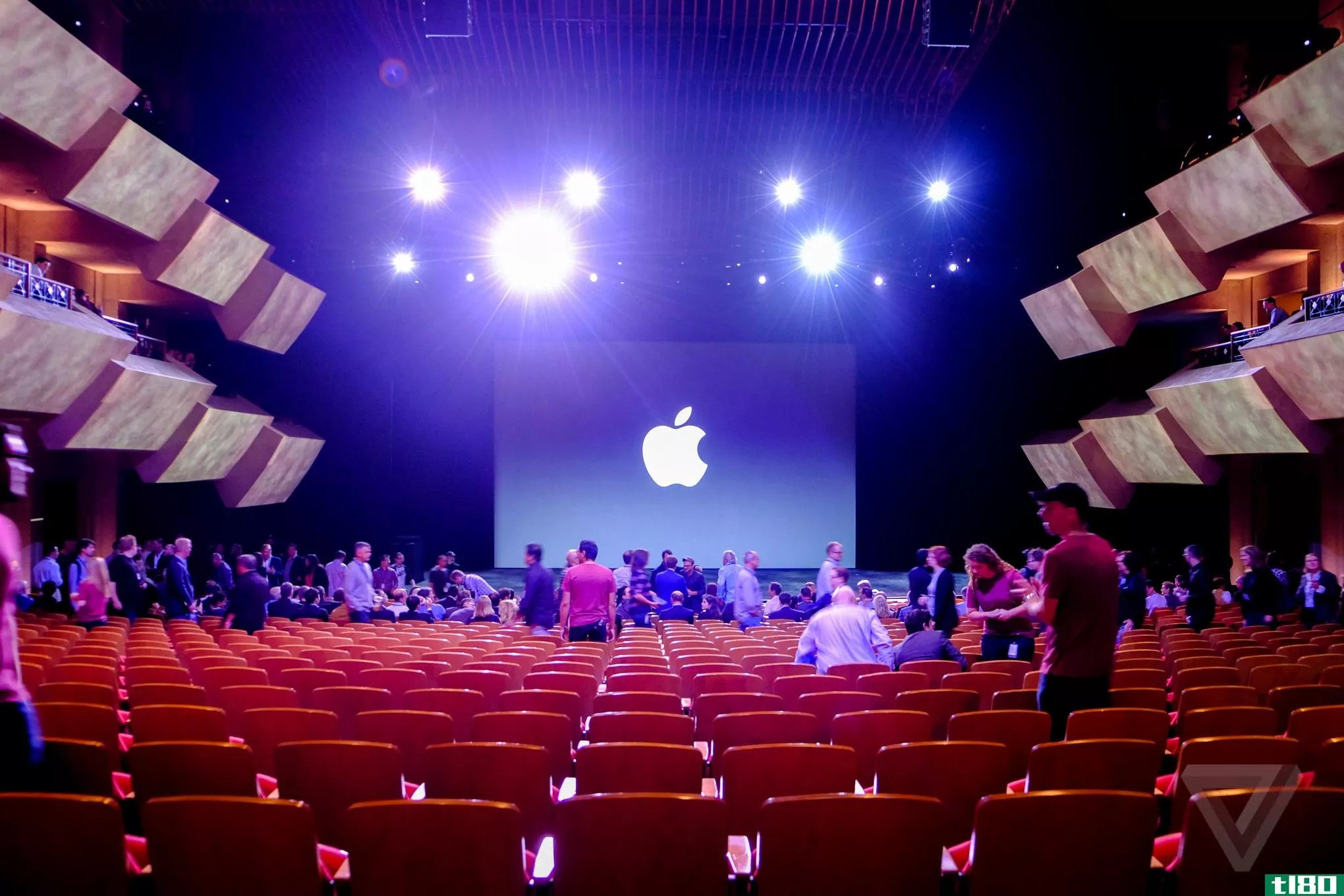 据报道，苹果的ipad发布会定于10月16日举行