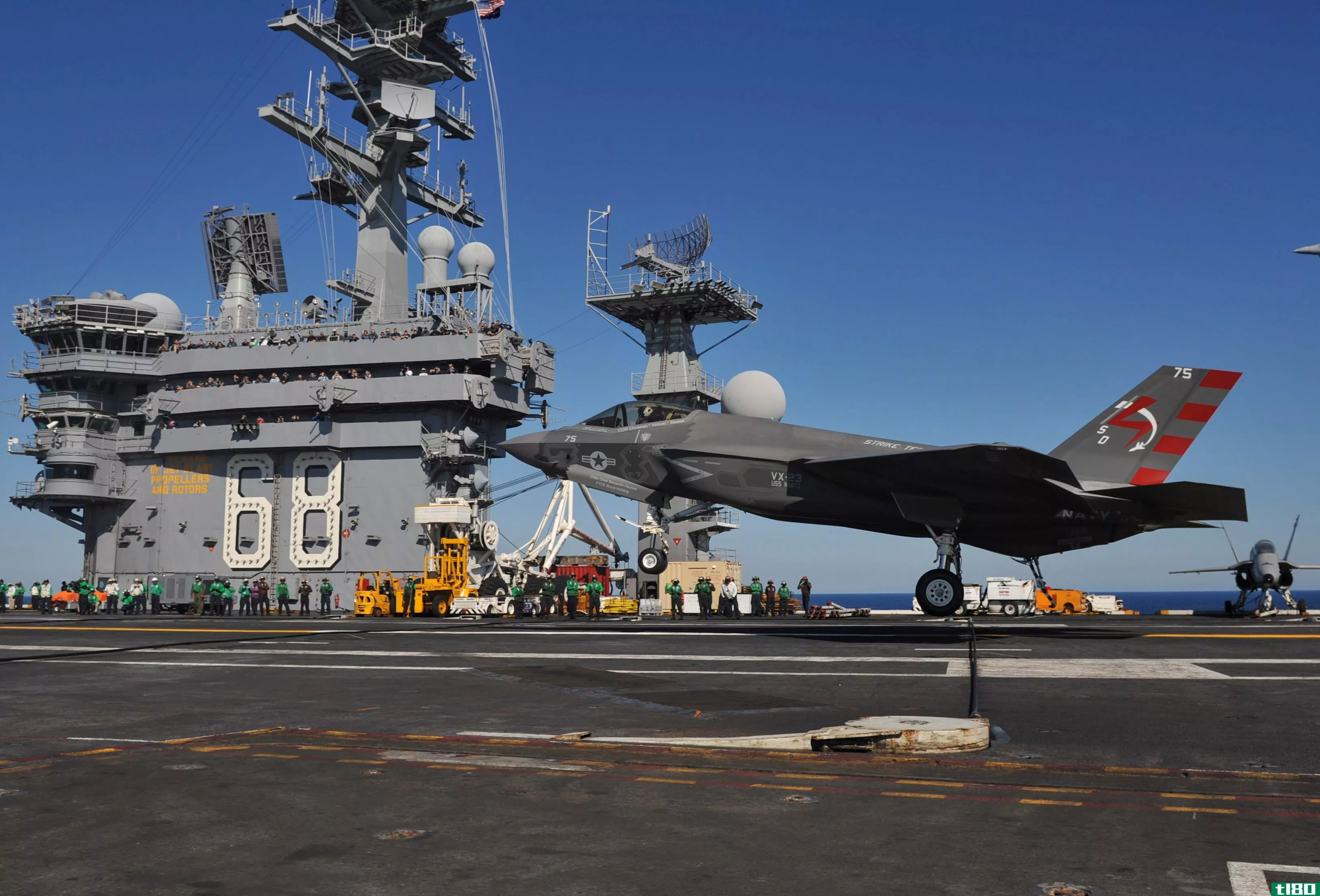 美国海军正在放弃战斗机飞行员，转而使用无人机