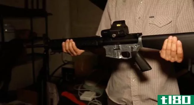 这台价值1200美元的机器让你在家里制造不可追踪的半自动步枪