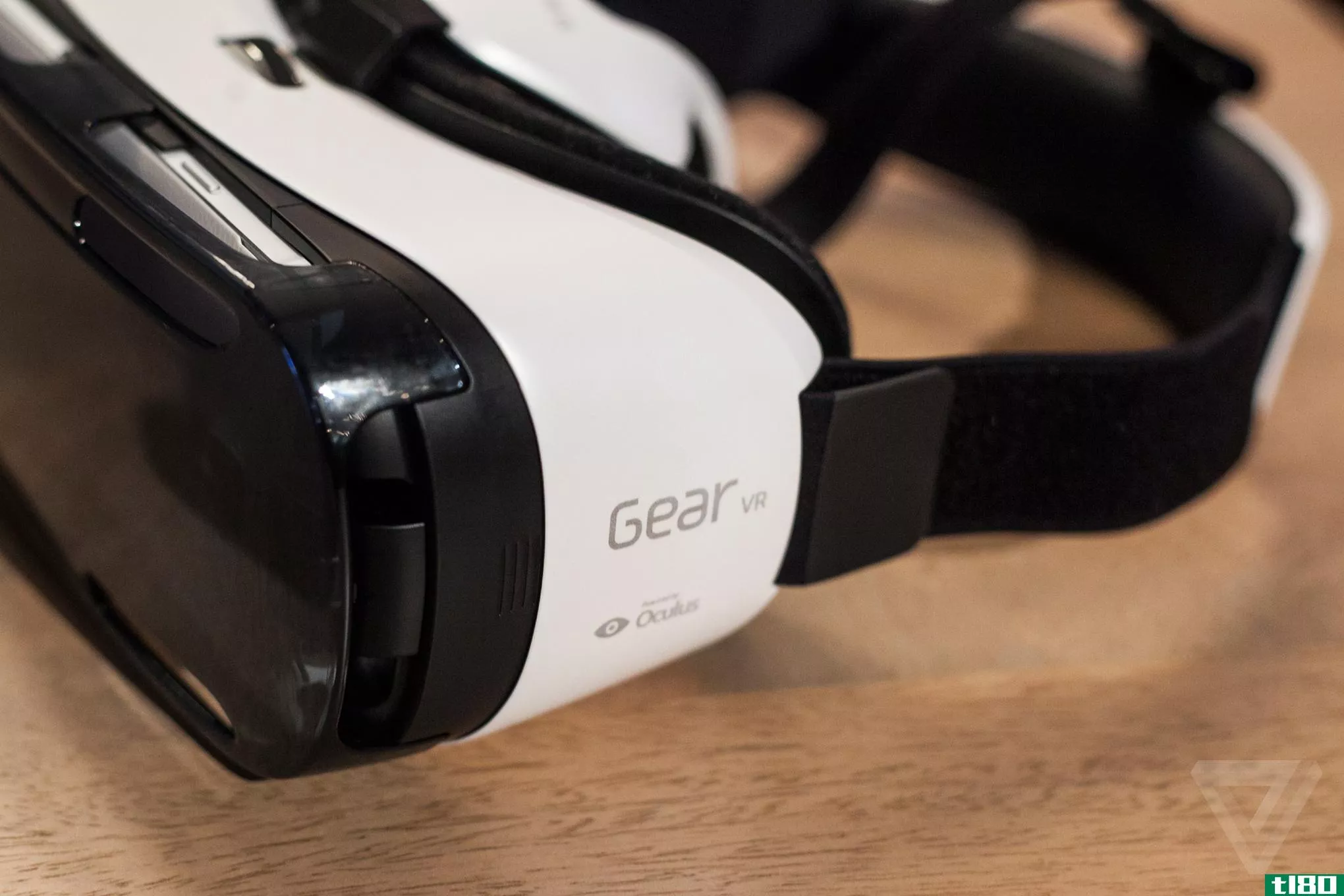 三星的gear vr是第一款你可能真的想买的虚拟现实耳机