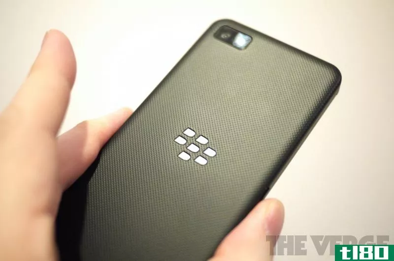 黑莓的老款智能手机在很长一段时间内得到了第一次大的更新