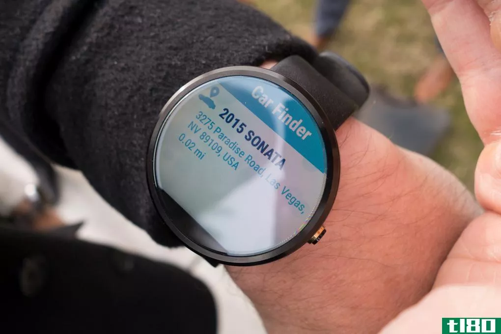 在ces 2015上用android wear智能手表控制现代汽车