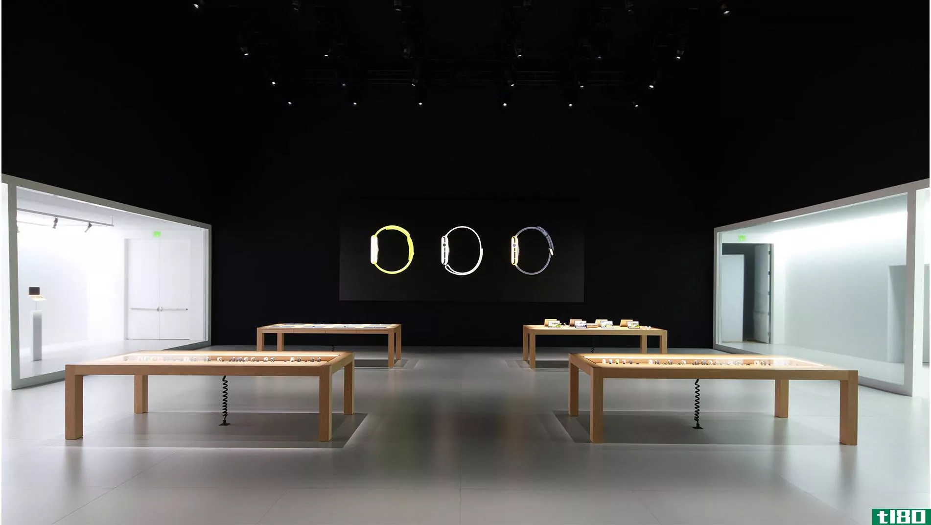 以下是苹果将如何在苹果专卖店销售一块价值1万美元的手表
