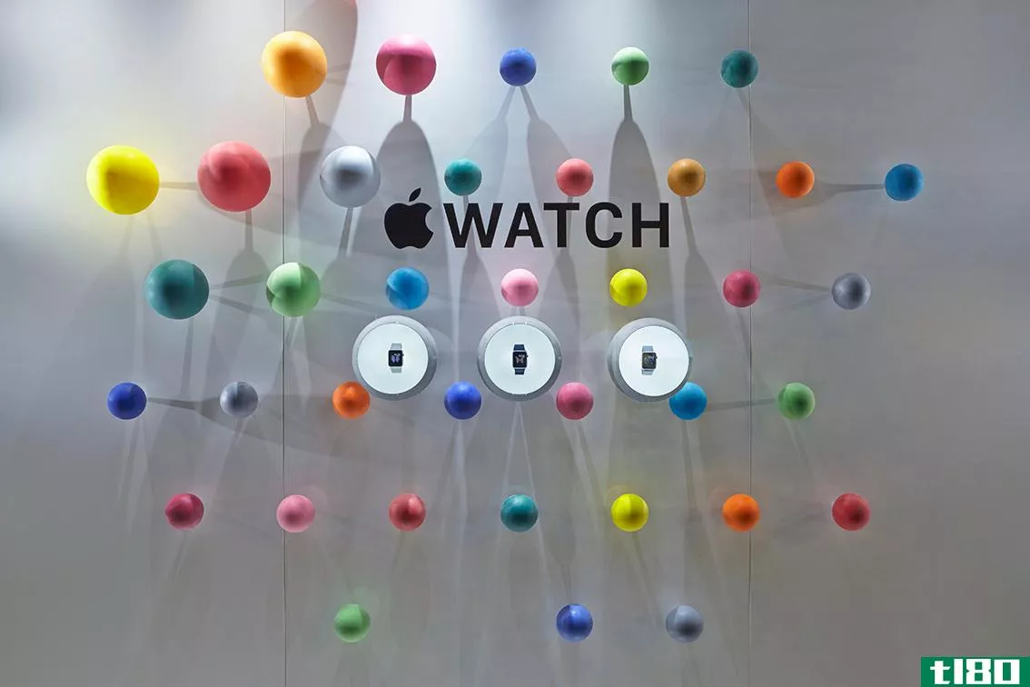 苹果公司在巴黎向公众展示手表仅一天
