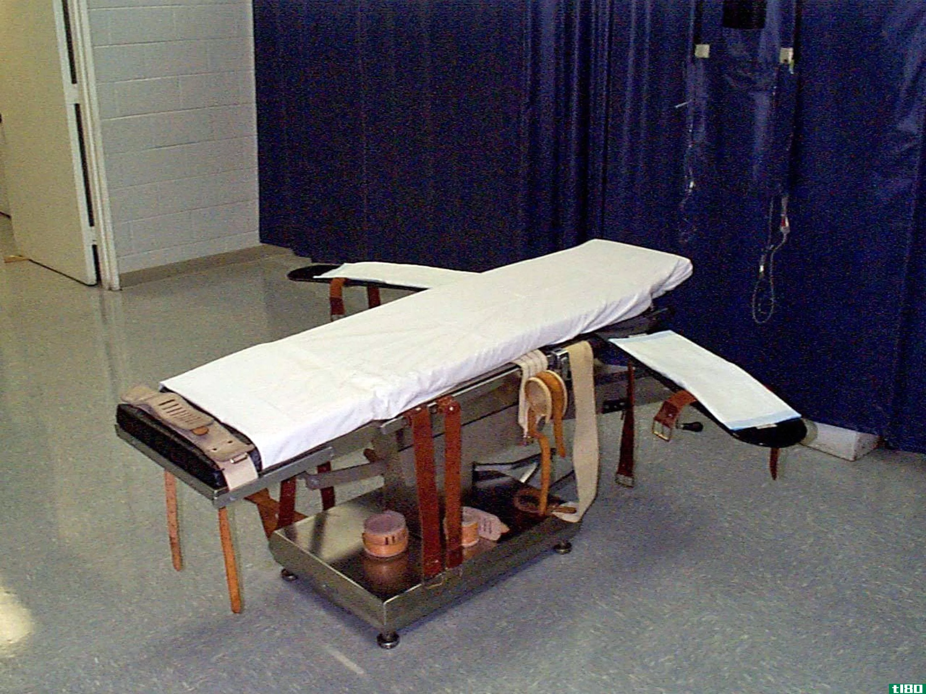 亚利桑那州将在拙劣的处决后更换致命注射药物