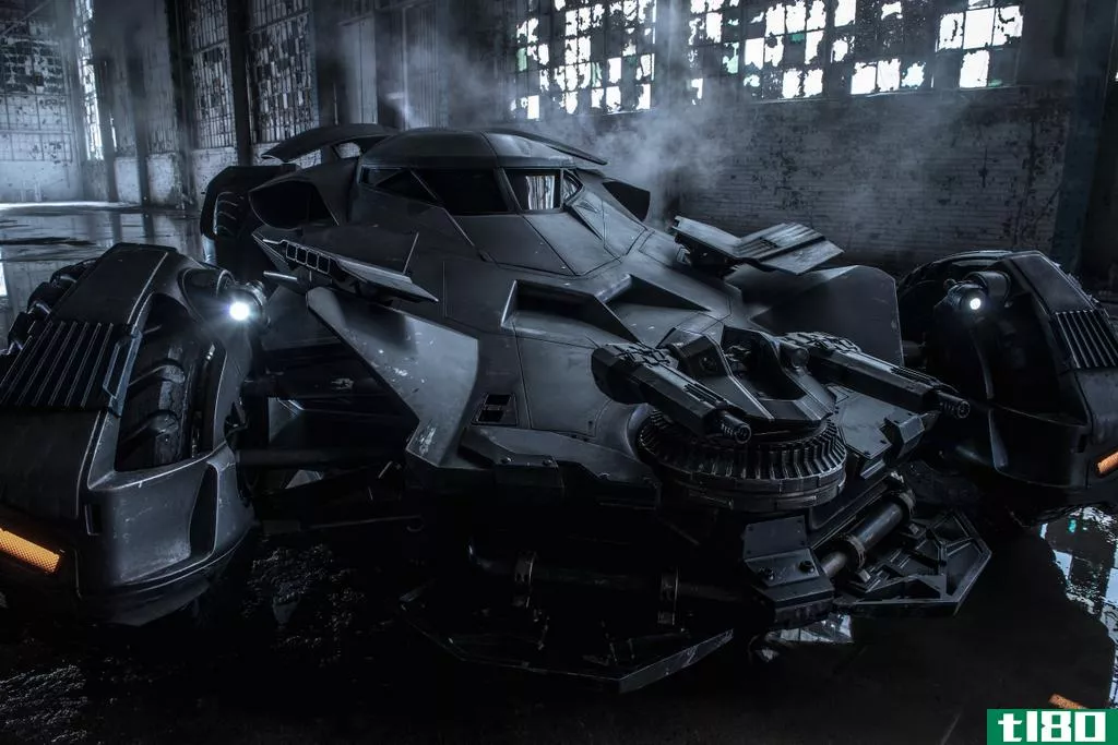 扎克·斯奈德刚刚透露了《蝙蝠侠v》的蝙蝠车。超人的