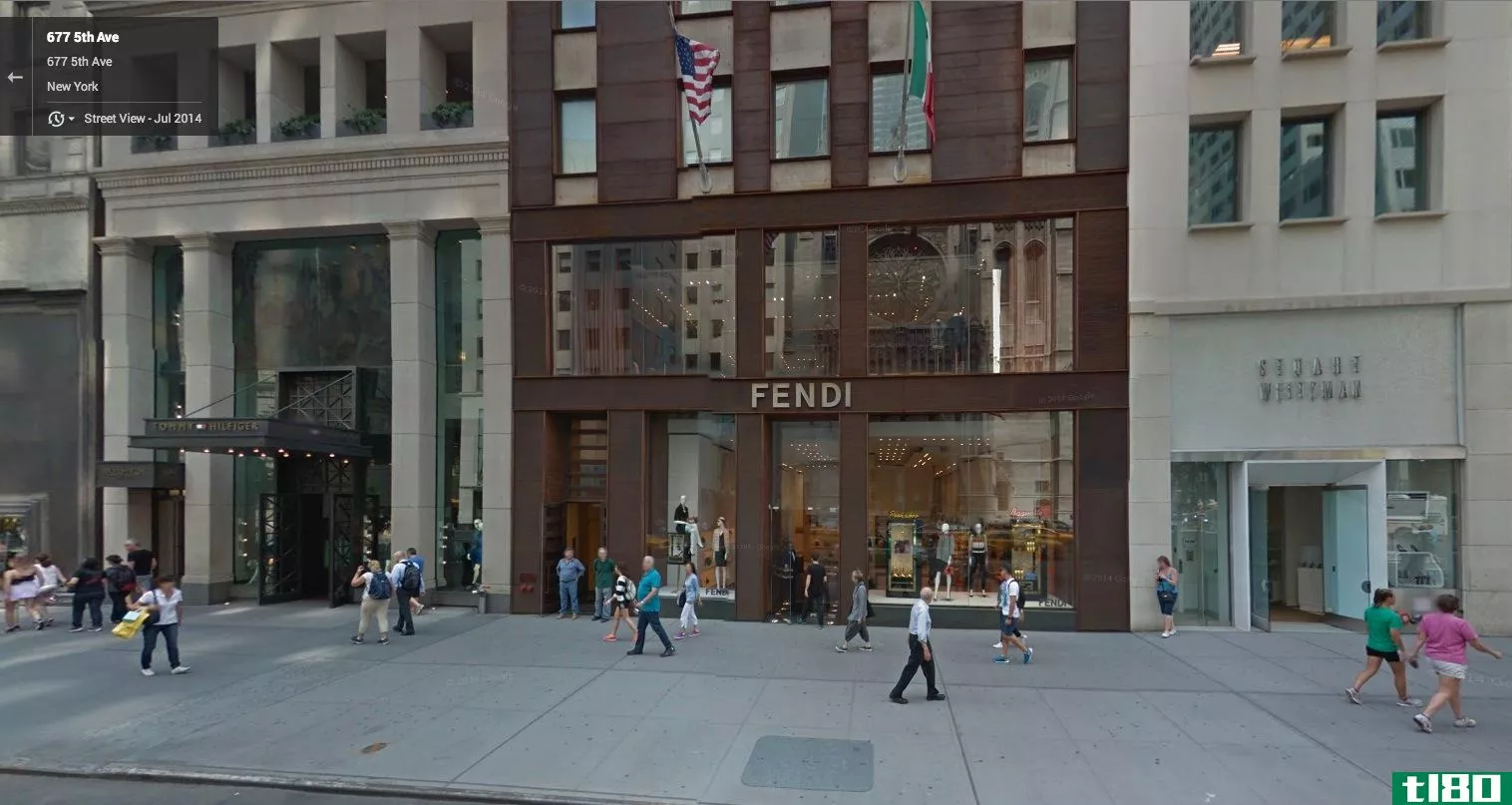 微软在苹果标志性的立方体附近开设纽约店