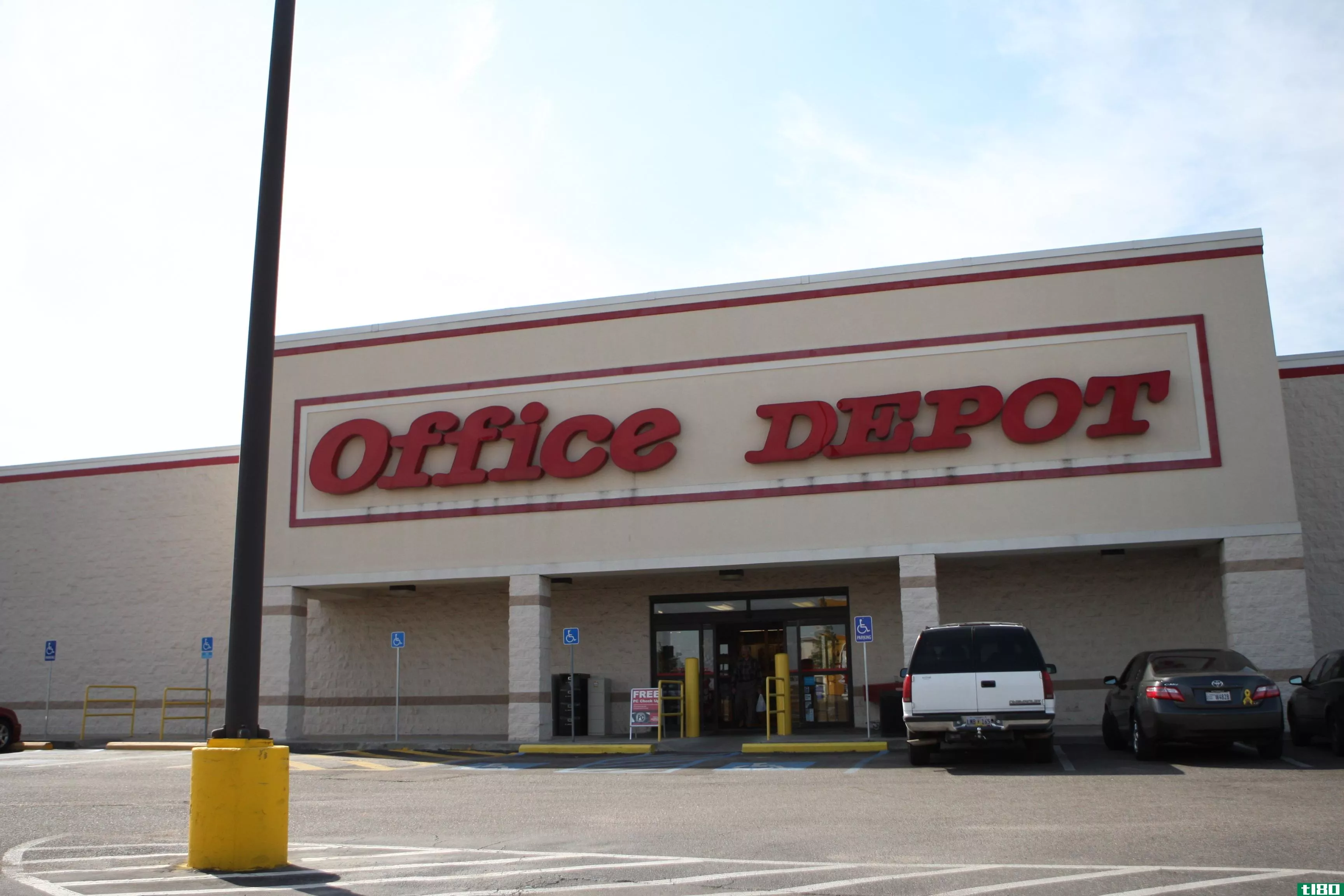 office depot的黑色星期五交易包括179.99美元的戴尔和159.99美元的东芝笔记本电脑