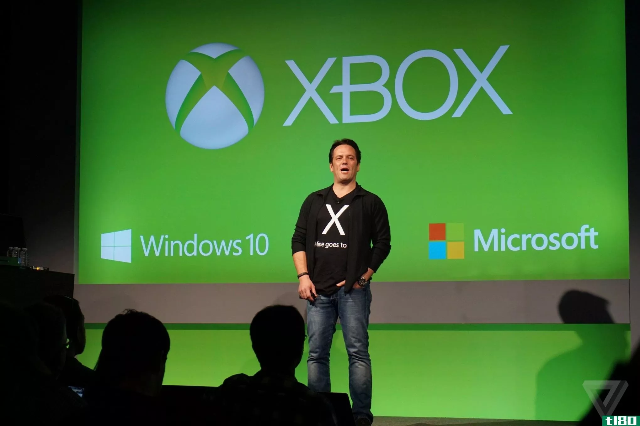xbox通过即将推出的Windows10应用程序迎合twitch和youtube流媒体