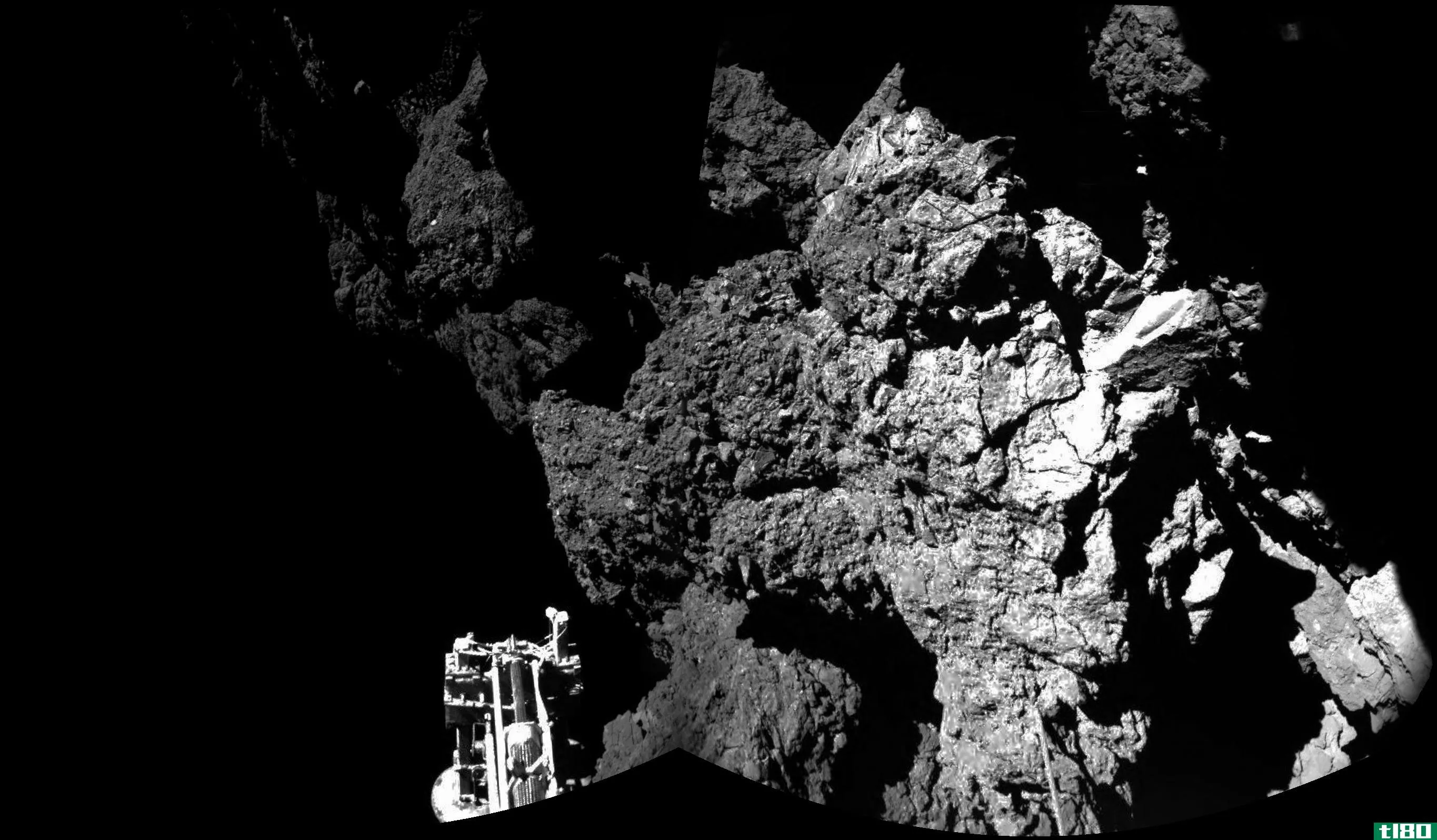 反弹彗星着陆后，菲莱着陆器在黑暗中笼罩了一天的大部分时间