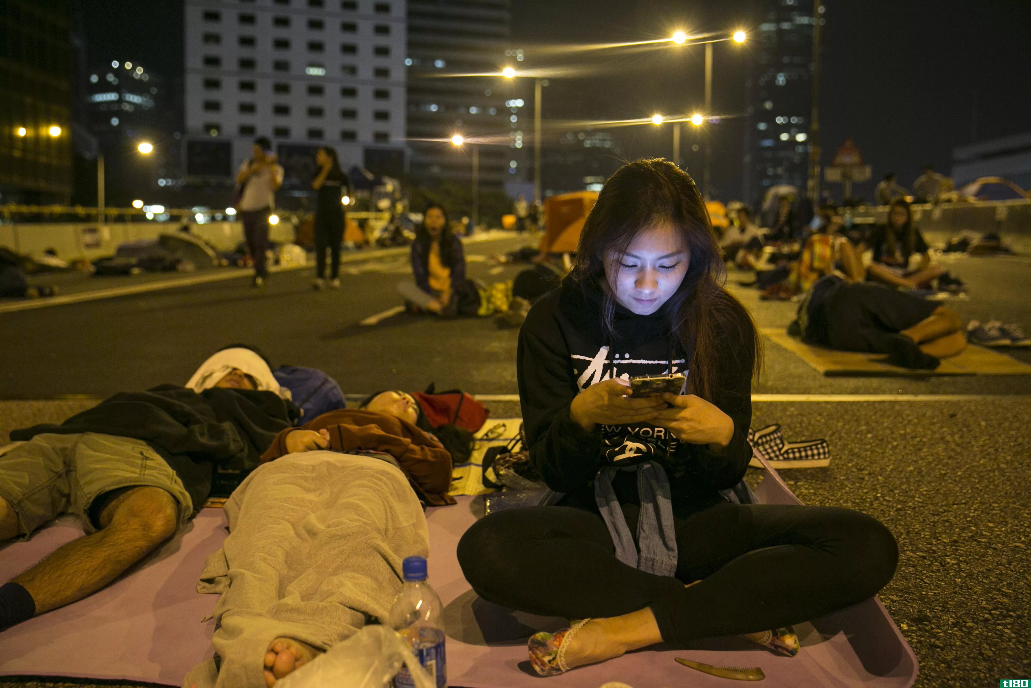 为什么在香港抗议活动期间，一款用于节日的短信应用程序大受欢迎