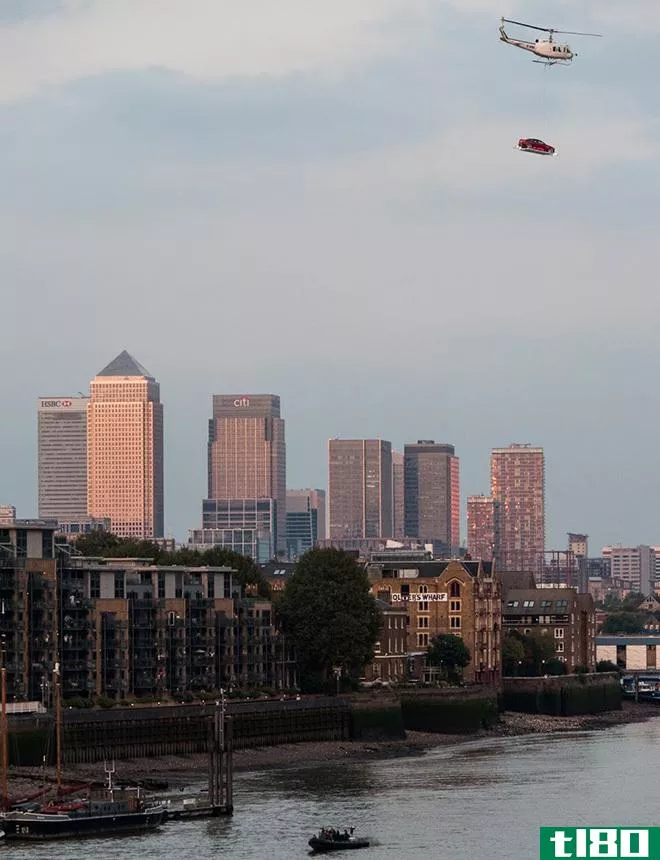 飞天捷豹xe在伦敦的到来是一个非常007的时刻