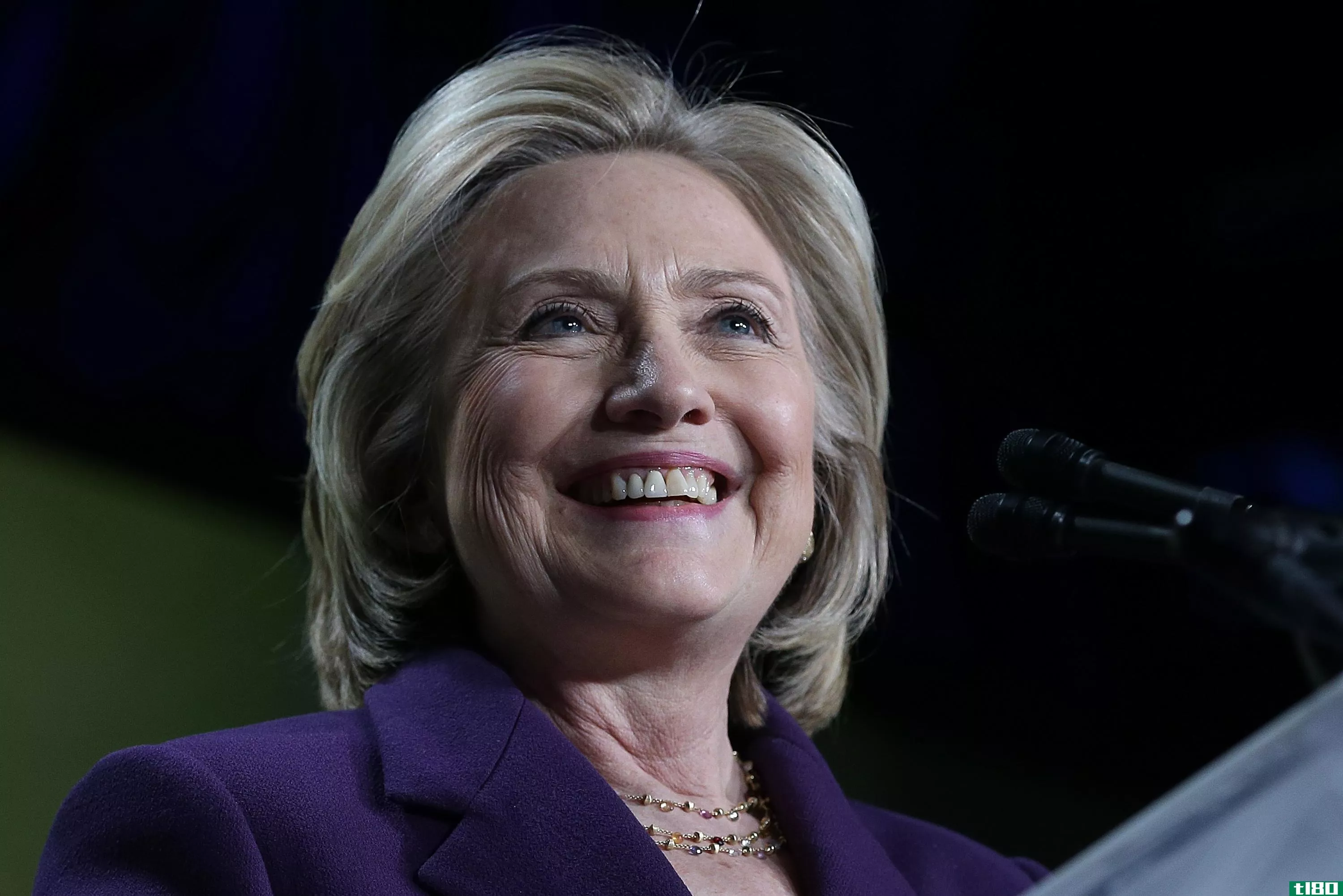 在私人账户争议之后，希拉里·克林顿希望向公众公布她的电子邮件