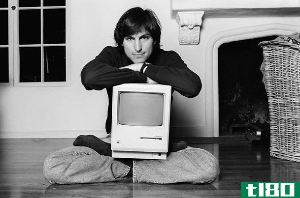 1985年，史蒂夫·乔布斯预言互联网将激励每个人购买电脑