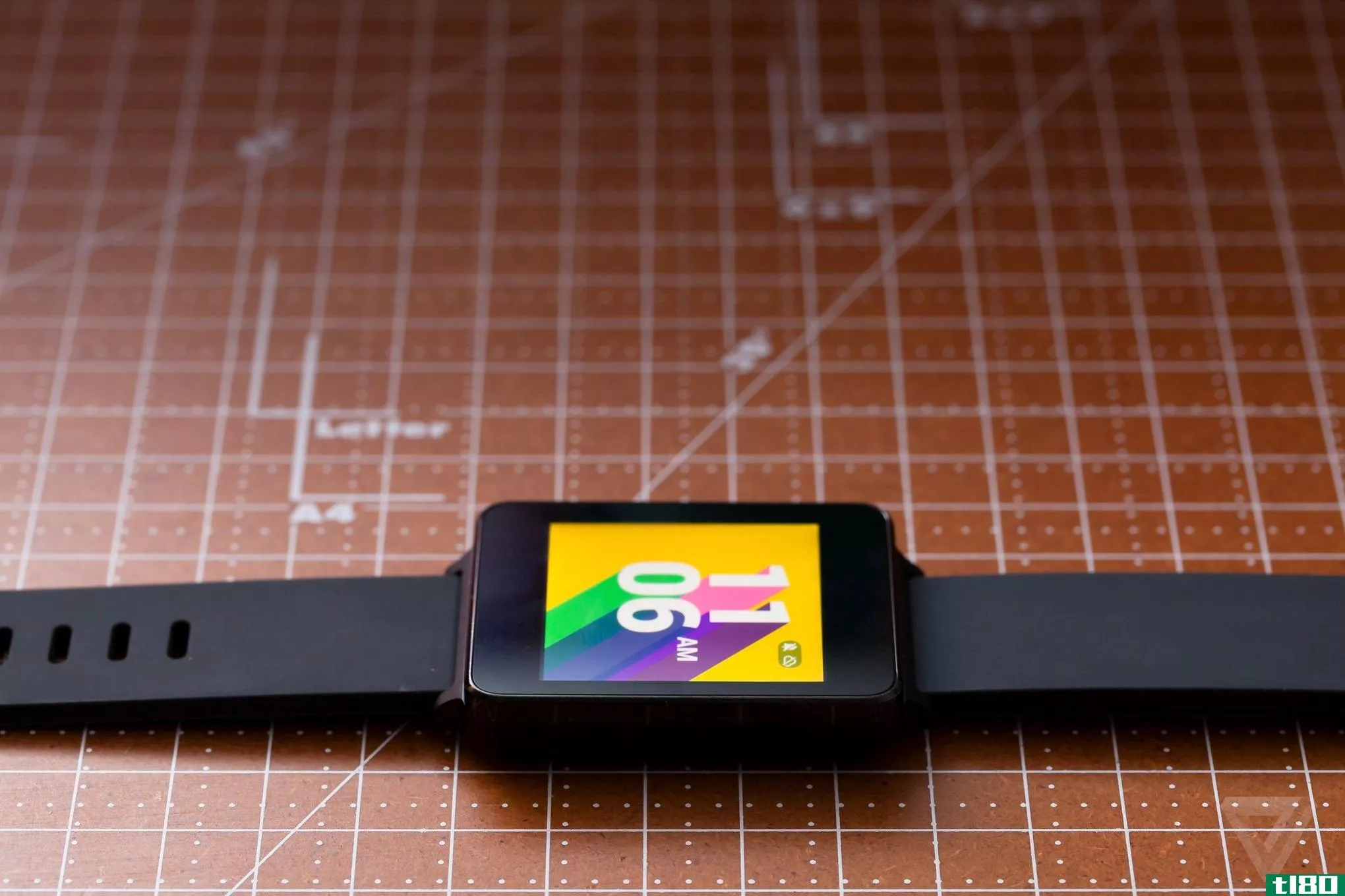 谷歌的黑色星期五android wear促销活动：99美元lg g手表和50美元play商店积分