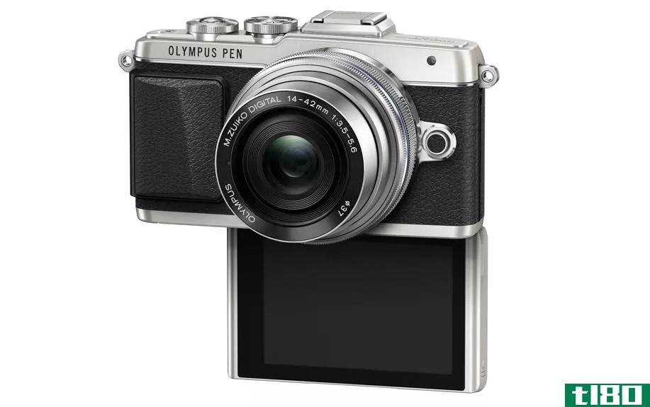 奥林巴斯笔e-pl7是一个微型三分之四相机为自拍上瘾