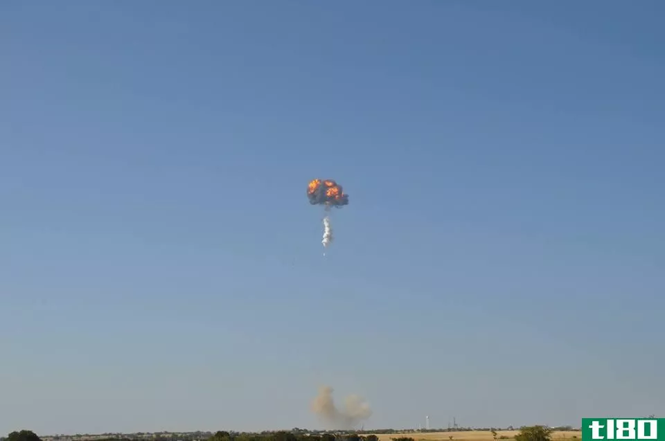 spacex falcon 9测试飞行器在德克萨斯州“特别复杂”的测试飞行中爆炸