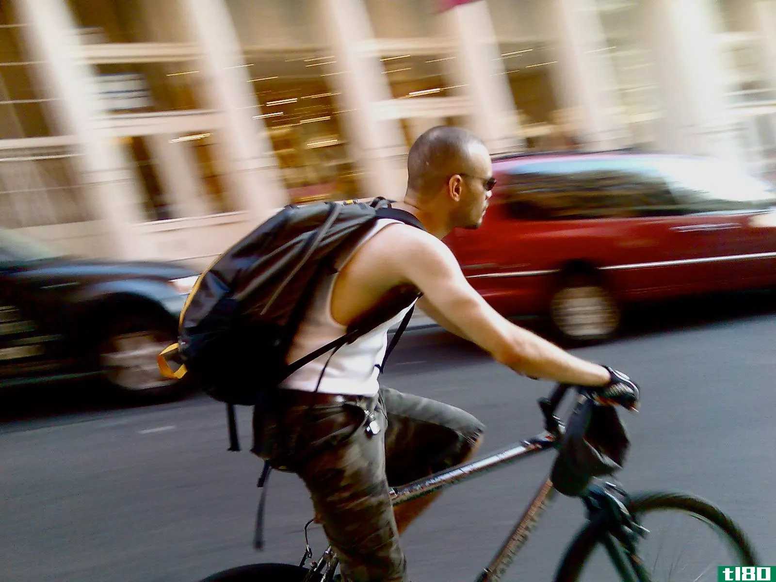 亚马逊希望纽约自行车信使能在一小时内给你带来一个包裹