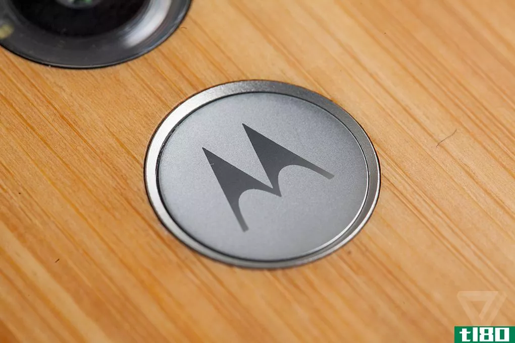 据报道，谷歌新推出的nexus手机将是一款超大尺寸的MotoX