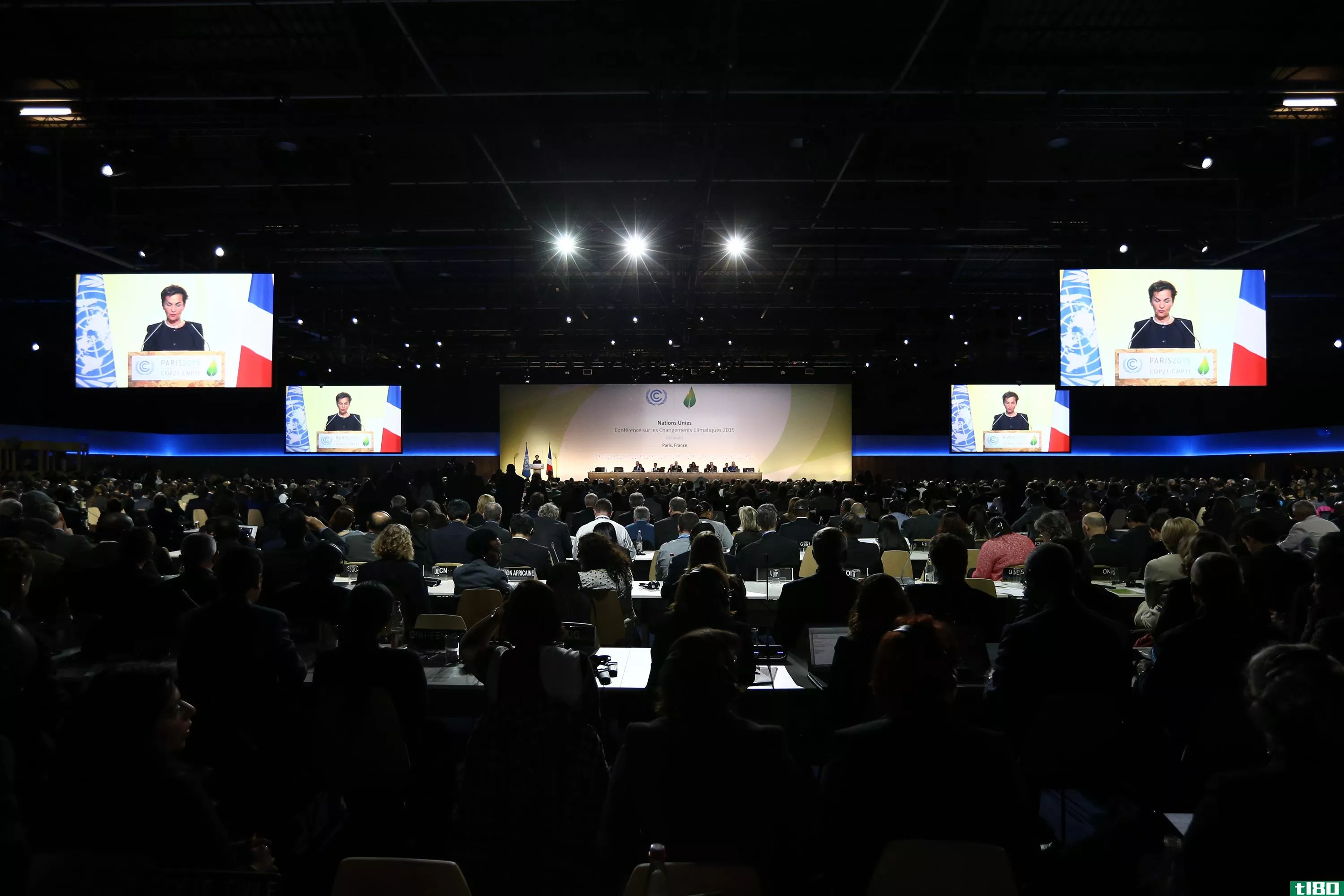 近200个国家在巴黎达成具有里程碑意义的气候变化协议