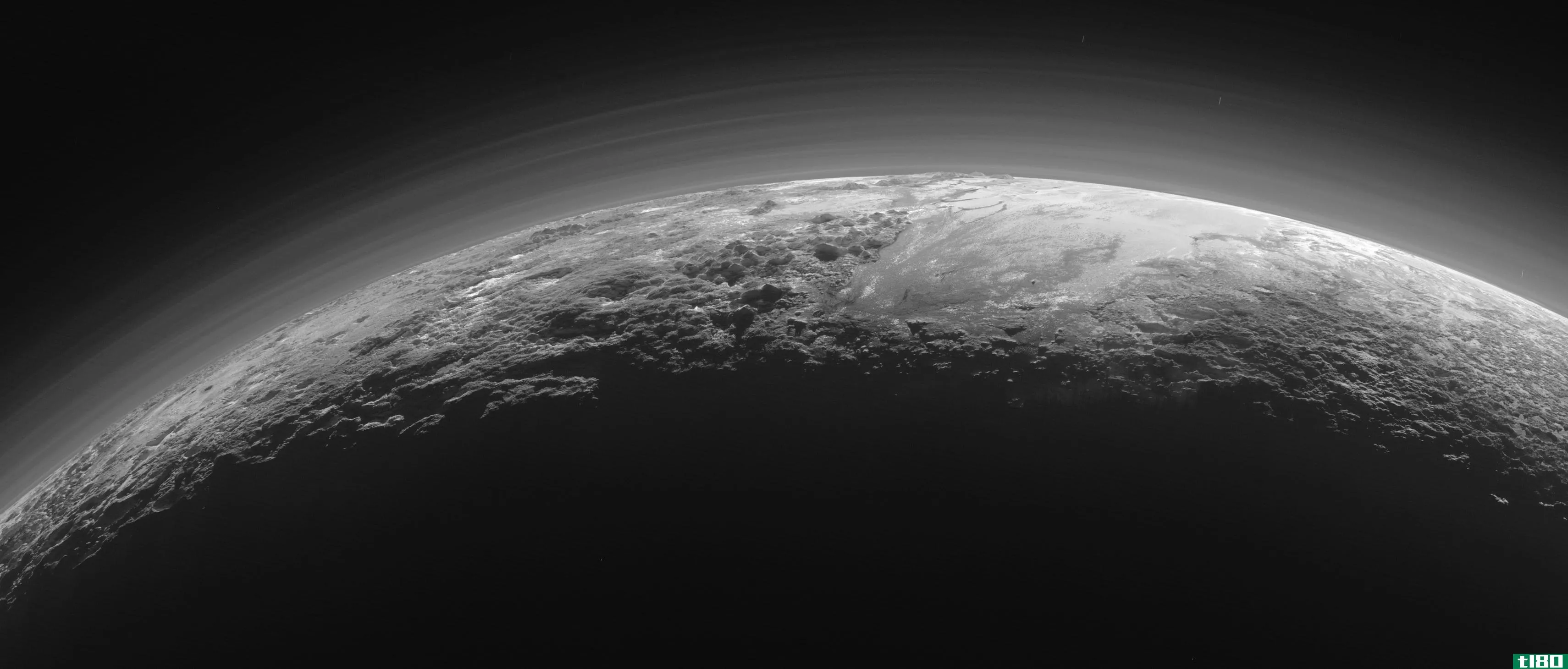 冥王星的南极附近可能有两座冰火山