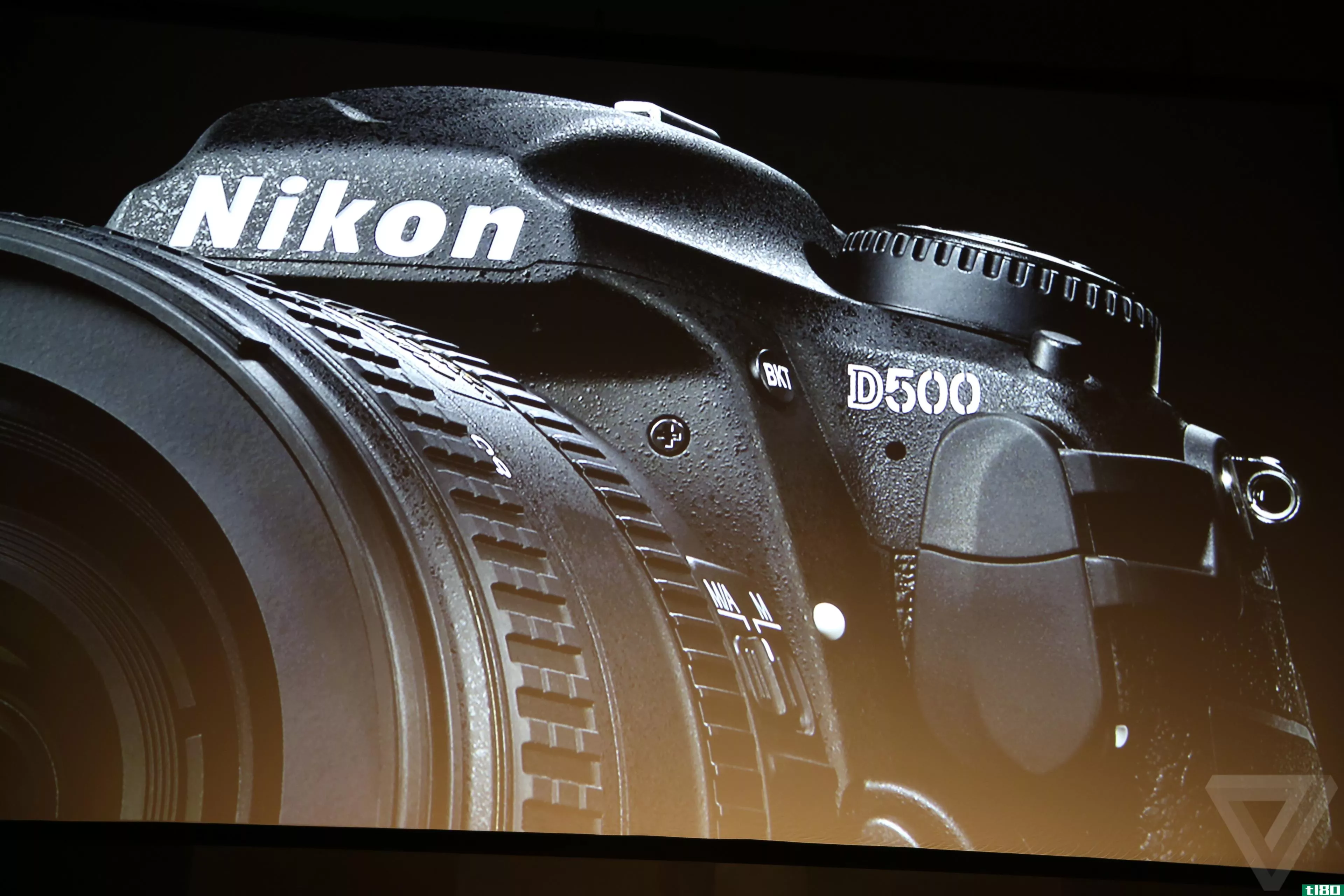 尼康宣布推出d500，这是它面向智能**时代的新单反相机