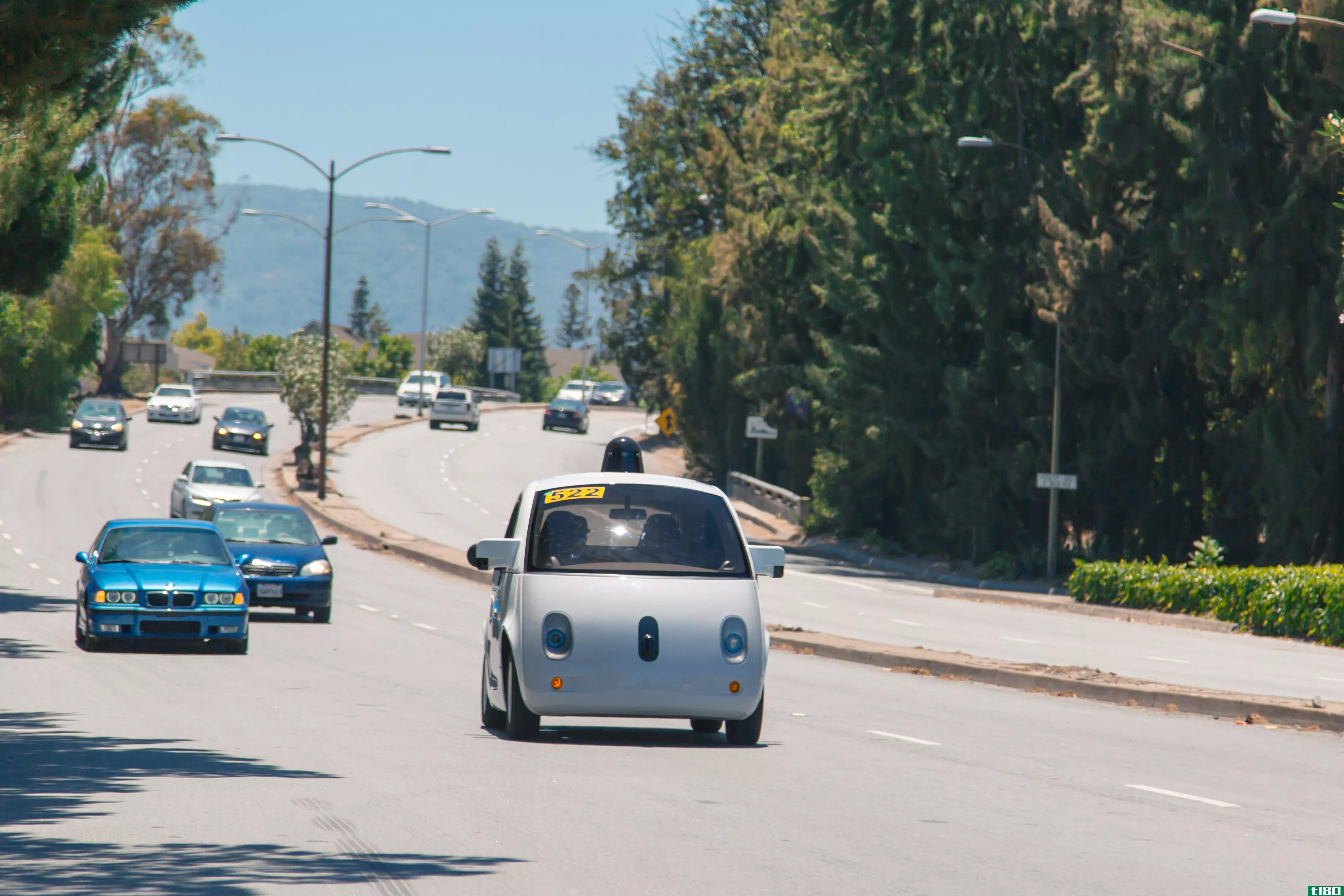 看看谷歌可爱的小型自动驾驶汽车